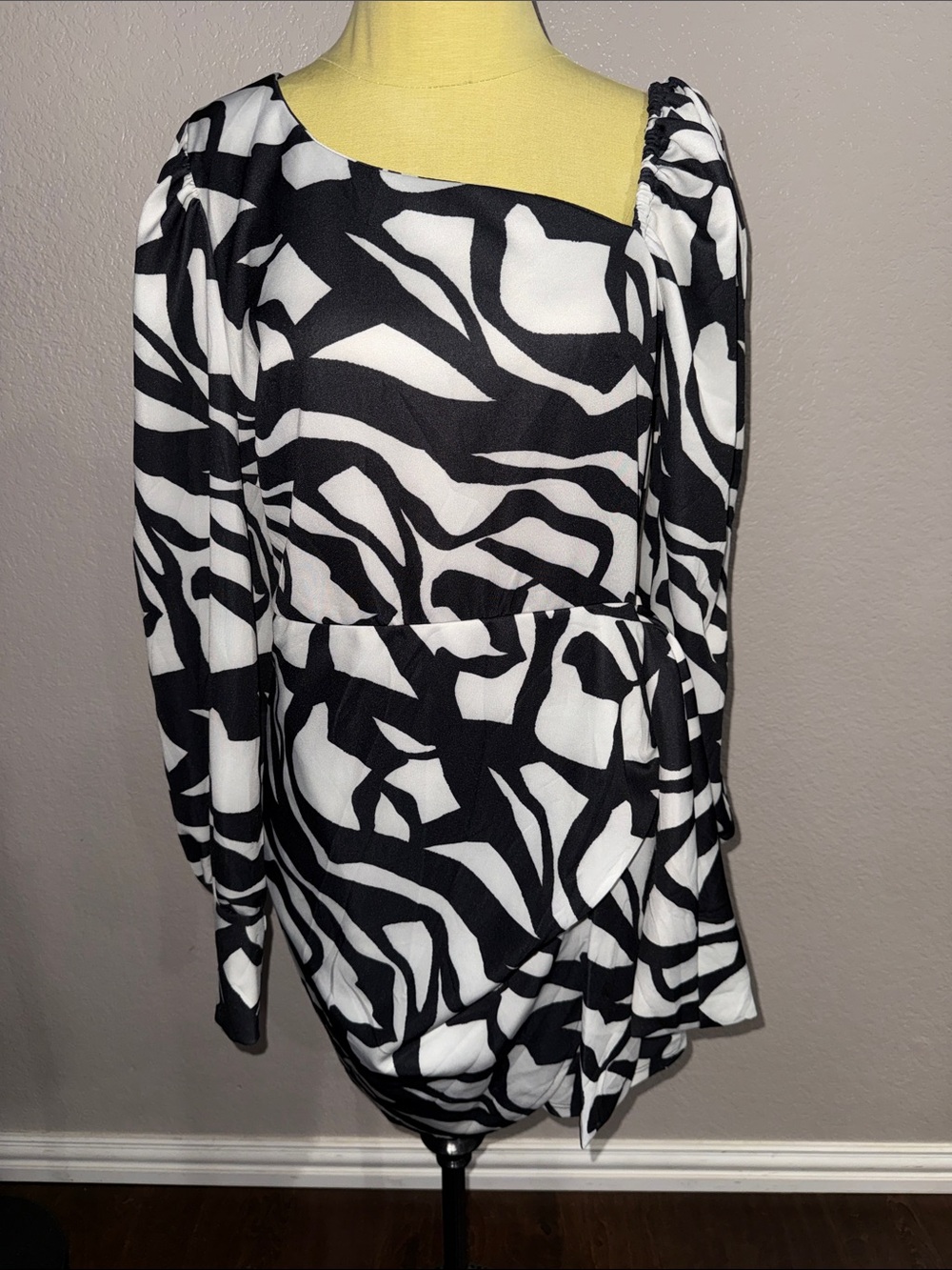 ASOS Black & White Abstract Print Faux Wrap Long Sleeve Mini Dress size 12
